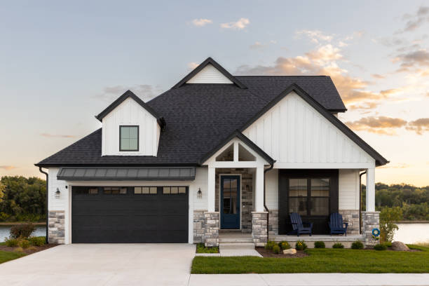 Best Roof Moss and Algae Removal  in Fayette, IA